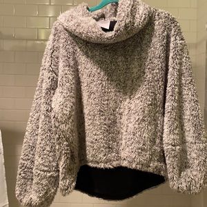 Super soft lululemon sherpa pullover black and white.